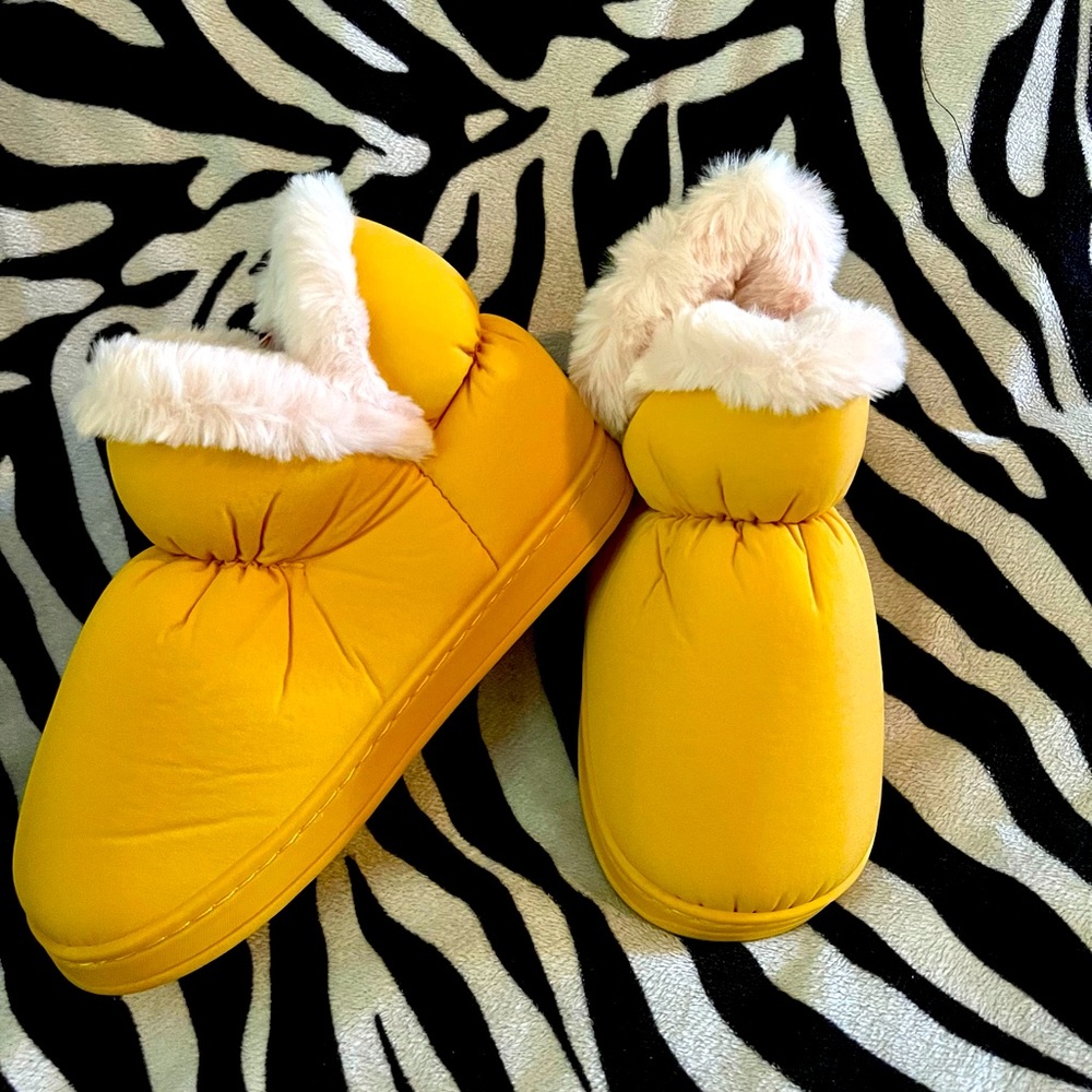 Girl Boots size 2 Yellow